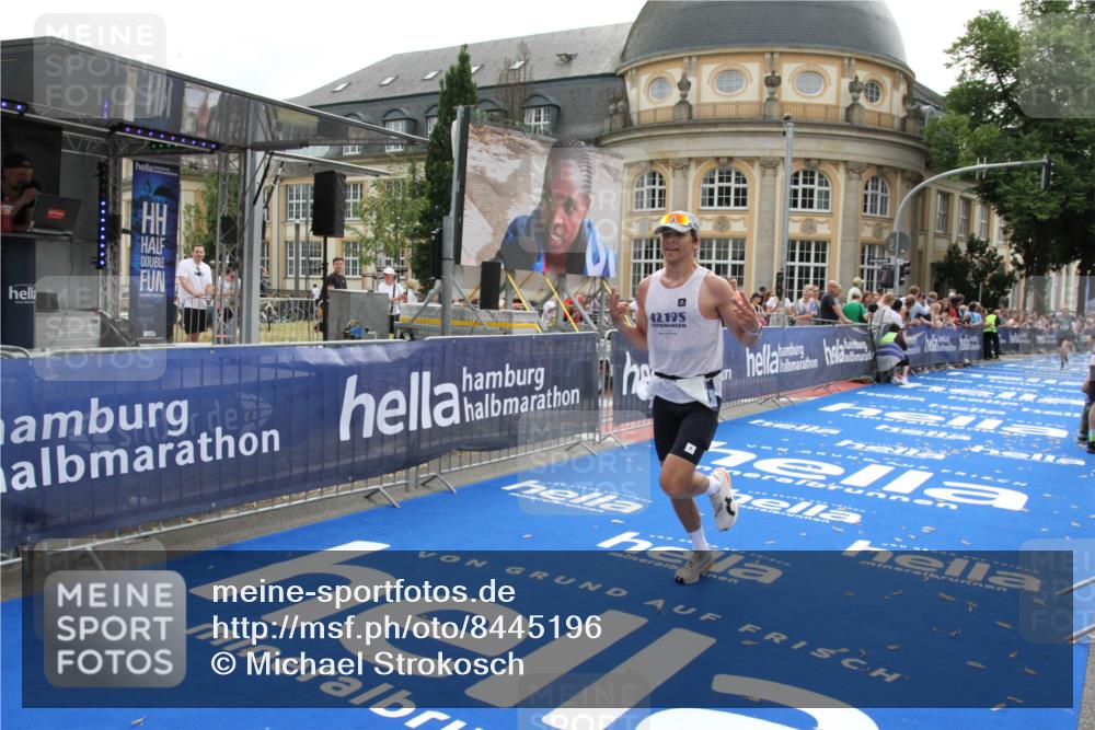 29.06.2025 - hella hamburg halbmarathon Michael Strokosch http://msf.ph/oto/8445196 29.06.2025 10:26:56 Ziel 5344, 9079, 12992, 15023 meine-sportfotos.de