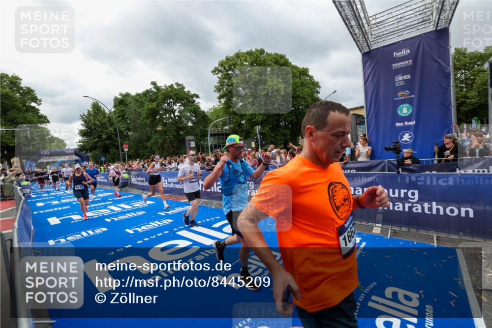 29.06.2025 - hella hamburg halbmarathon Zöllner http://msf.ph/oto/8445209 29.06.2025 10:57:27 Ziel 3435, 5926, 6272, 6281, 6302, 8393, 9450, 9727, 12014, 12590, 13394, 13664, 15695, 16093, 16625, 16830, 17160, 17758, 17828 meine-sportfotos.de