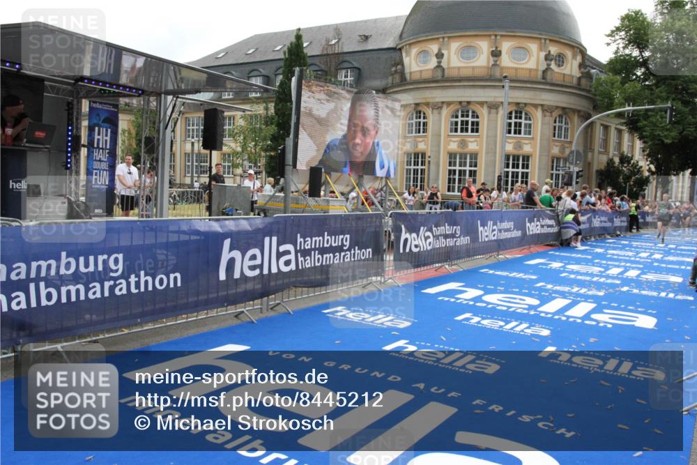 29.06.2025 - hella hamburg halbmarathon Michael Strokosch http://msf.ph/oto/8445212 29.06.2025 10:26:57 Ziel 5344, 9079, 12992, 15023, 19050 meine-sportfotos.de