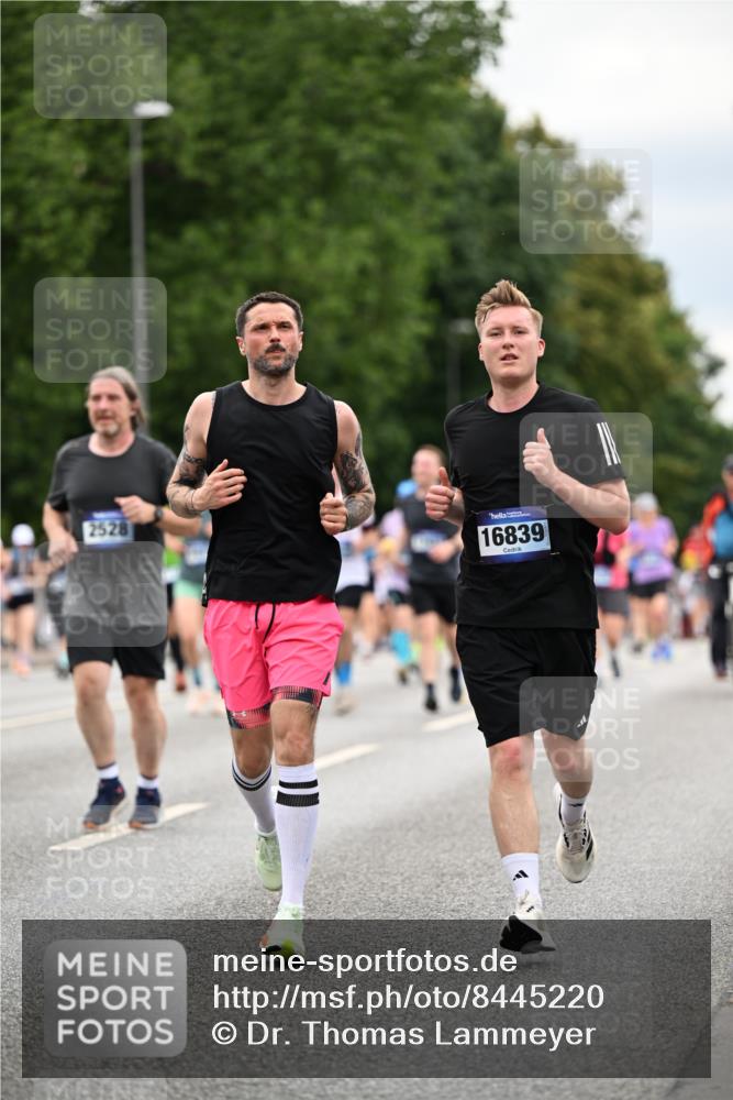 29.06.2025 - hella hamburg halbmarathon Dr. Thomas Lammeyer http://msf.ph/oto/8445220 29.06.2025 10:58:04 Kennedybrücke 1753, 1789, 1900, 1984, 2146, 2528, 2701, 3226, 4591, 4626, 5562, 5817, 5857, 6273, 6913, 7068, 7611, 7876, 8189, 8212, 8515, 8906, 9103, 9531, 9545, 9685, 10175 meine-sportfotos.de