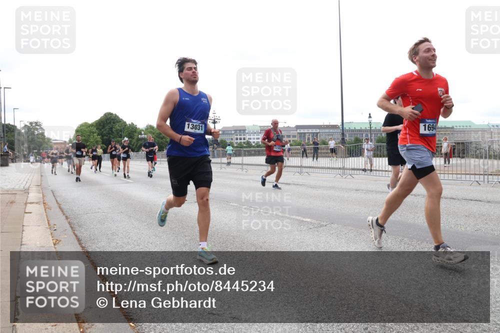 29.06.2025 - hella hamburg halbmarathon Lena Gebhardt http://msf.ph/oto/8445234 29.06.2025 10:29:55 Lombardsbrücke 13031, 12305, 1694, 1063, 1097, 1547, 1661, 1694, 2302, 2699, 3443, 3524, 3573, 3613, 4349, 4395, 4580, 5063, 5322, 5350, 6285, 6598, 6616, 6626, 7517, 7832, 8388, 8792, 8941, 9095, 9937, 10162, 10322, 10996, 11249, 11269, 11376, 11444, 11634, 12086, 12216, 12227, 12305, 12537, 12710, 13031, 13382, 13810, 14304, 15266, 16182, 16306, 16601, 16604, 16659, 16662, 16735, 16769, 17496, 17529, 17945, 18385, 18503 meine-sportfotos.de