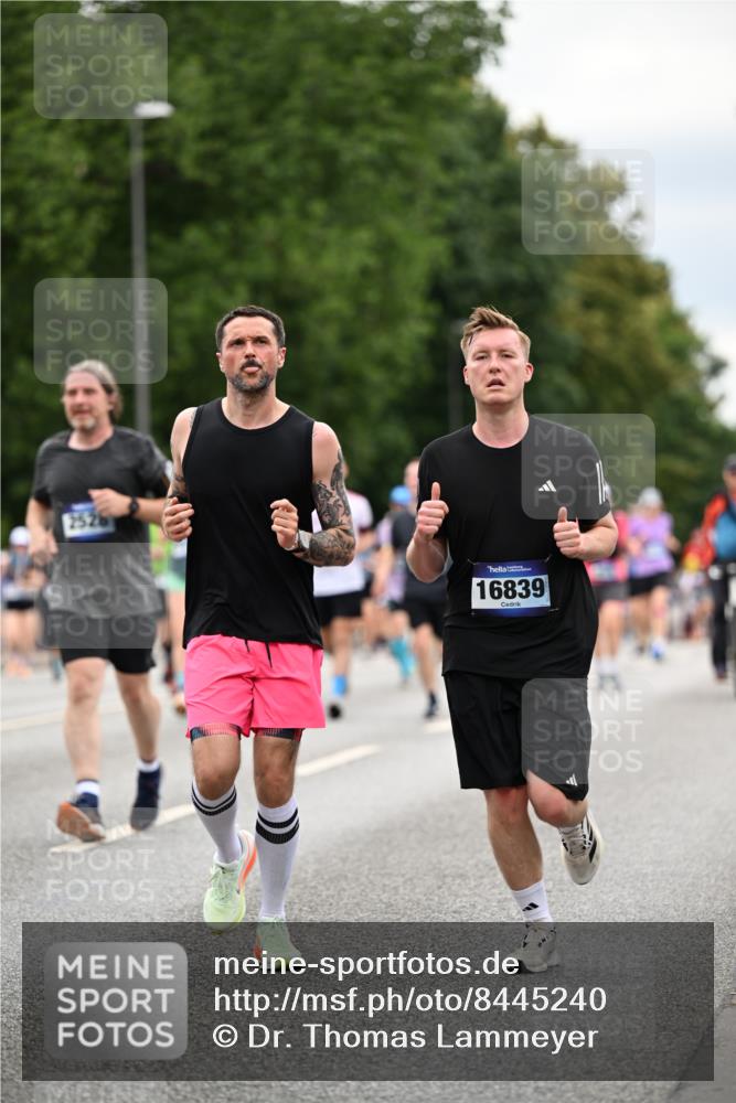29.06.2025 - hella hamburg halbmarathon Dr. Thomas Lammeyer http://msf.ph/oto/8445240 29.06.2025 10:58:04 Kennedybrücke 1753, 1789, 1900, 1984, 2146, 2528, 2701, 3226, 4591, 4626, 5562, 5817, 5857, 6273, 6913, 7068, 7611, 7876, 8189, 8212, 8515, 8906, 9103, 9531, 9545, 9685, 10175 meine-sportfotos.de