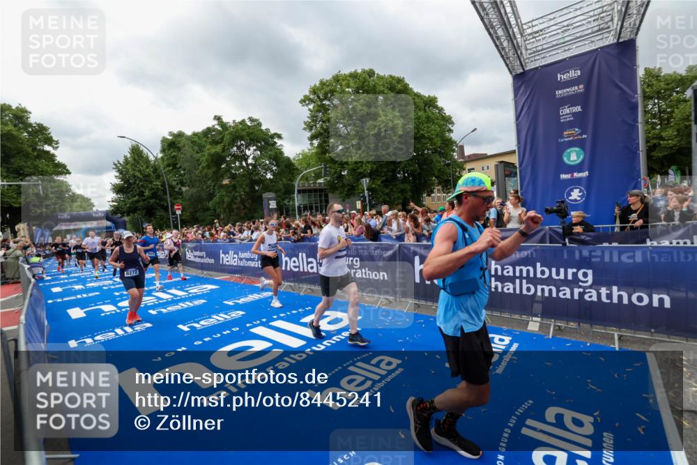 29.06.2025 - hella hamburg halbmarathon Zöllner http://msf.ph/oto/8445241 29.06.2025 10:57:27 Ziel 3435, 5926, 6272, 6281, 6302, 8393, 9450, 9727, 12014, 12590, 13394, 13664, 15695, 16093, 16625, 16830, 17160, 17758, 17828 meine-sportfotos.de