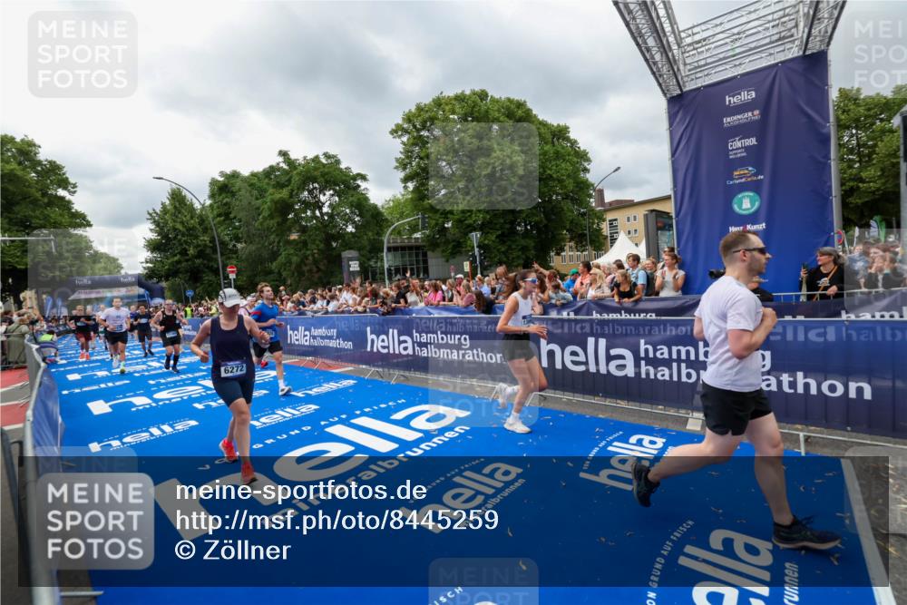 29.06.2025 - hella hamburg halbmarathon Zöllner http://msf.ph/oto/8445259 29.06.2025 10:57:28 Ziel 3435, 5926, 6272, 6281, 6302, 8393, 9450, 9727, 12144, 12590, 13394, 13664, 15695, 16093, 16830, 17160, 17758, 17828 meine-sportfotos.de