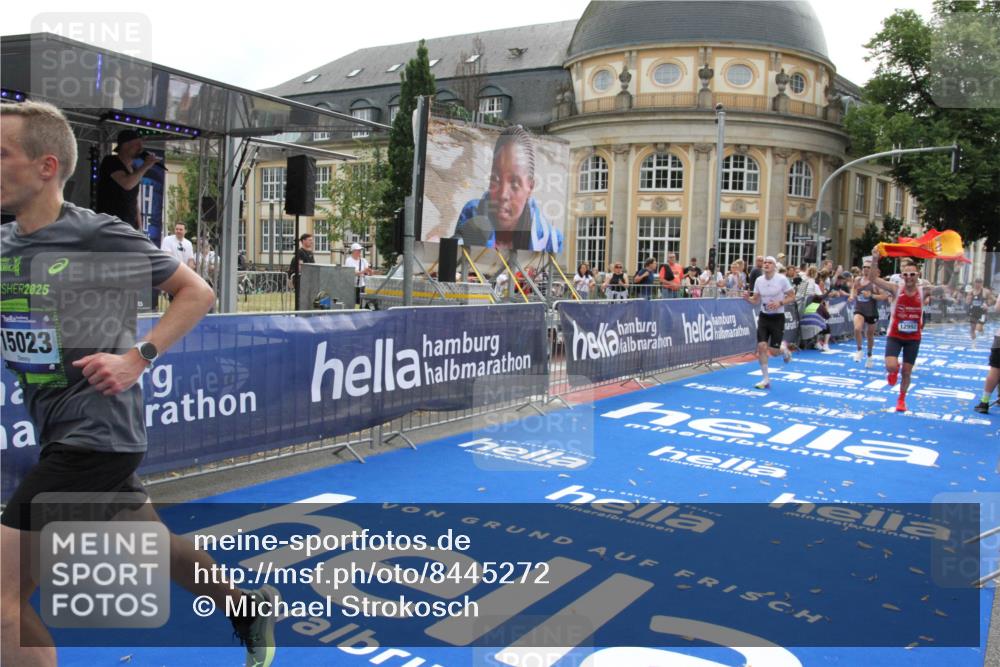 29.06.2025 - hella hamburg halbmarathon Michael Strokosch http://msf.ph/oto/8445272 29.06.2025 10:27:02 Ziel 9079, 12641, 12992, 13780, 13956, 14828, 15023, 15671, 19050 meine-sportfotos.de