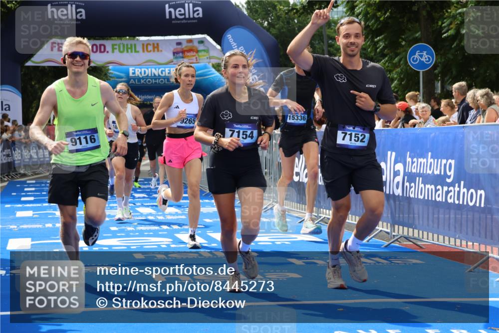 29.06.2025 - hella hamburg halbmarathon Strokosch-Dieckow http://msf.ph/oto/8445273 29.06.2025 10:39:32 Ziel 1343, 1358, 2546, 2972, 4888, 7152, 7154, 8346, 9116, 9265, 11284, 11806, 12372, 14077, 15094, 15336, 15828, 15965, 17215, 17360, 17425, 18154, 18285, 18803 meine-sportfotos.de