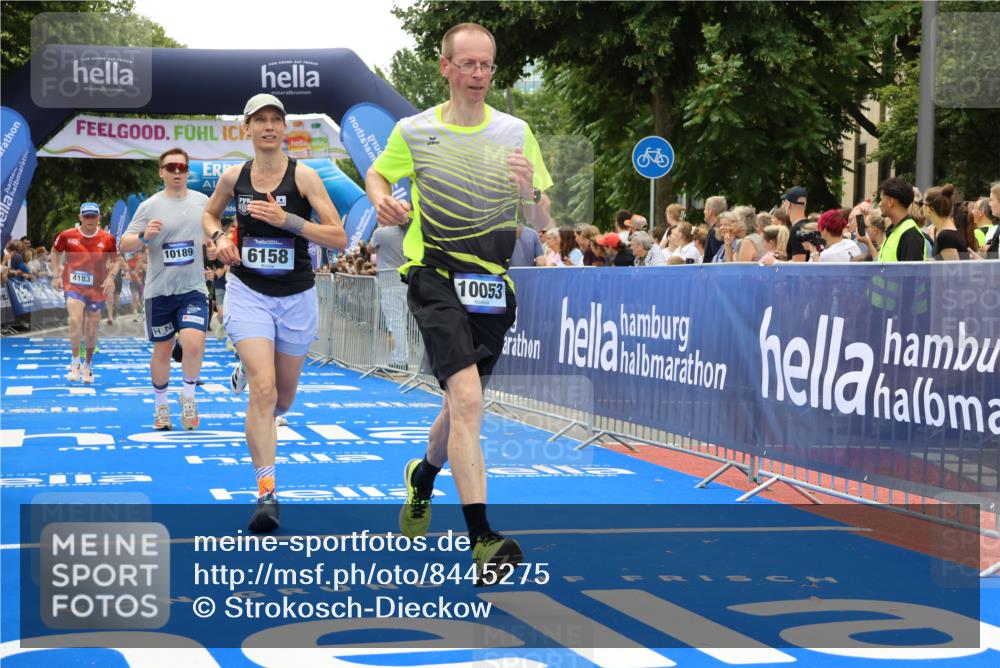 29.06.2025 - hella hamburg halbmarathon Strokosch-Dieckow http://msf.ph/oto/8445275 29.06.2025 10:49:18 Ziel 1342, 2013, 4183, 4185, 6158, 8112, 9348, 10053, 10189, 11779, 11819, 12670, 13450, 14526, 14838, 15422, 15784, 15894, 15966, 16369 meine-sportfotos.de