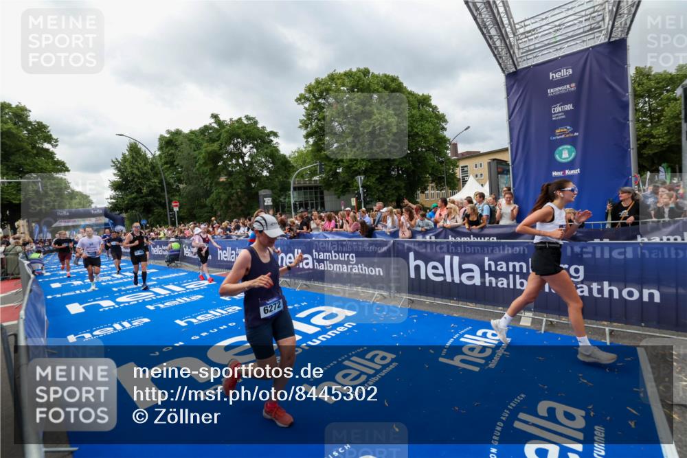 29.06.2025 - hella hamburg halbmarathon Zöllner http://msf.ph/oto/8445302 29.06.2025 10:57:29 Ziel 3435, 5926, 6272, 6281, 6302, 8393, 9727, 12144, 13394, 13664, 15695, 16093, 16830, 17160, 17758, 17828 meine-sportfotos.de