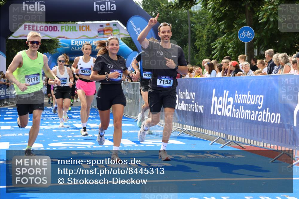 29.06.2025 - hella hamburg halbmarathon Strokosch-Dieckow http://msf.ph/oto/8445313 29.06.2025 10:39:31 Ziel 1343, 2546, 2972, 4888, 6152, 7152, 7154, 8346, 9116, 9265, 11284, 11806, 12335, 12372, 14077, 15094, 15336, 15828, 15965, 17215, 17360, 17425, 18154, 18285, 18803 meine-sportfotos.de