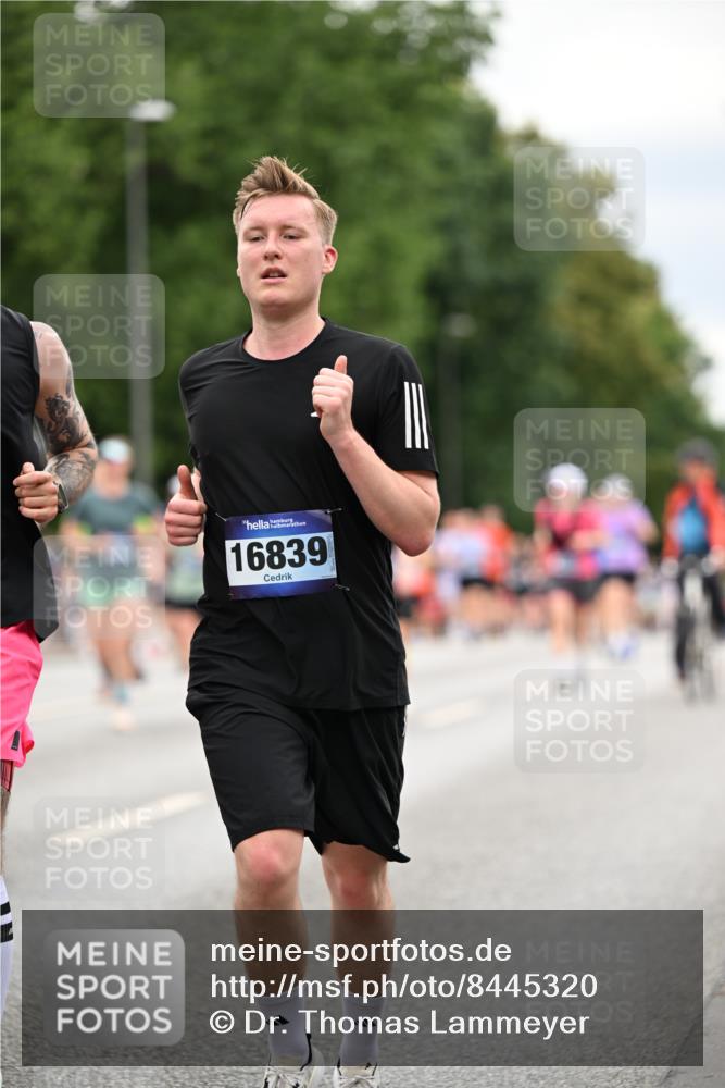 29.06.2025 - hella hamburg halbmarathon Dr. Thomas Lammeyer http://msf.ph/oto/8445320 29.06.2025 10:58:05 Kennedybrücke 1753, 1789, 1900, 1984, 2146, 2528, 2701, 3226, 4591, 4626, 4801, 5562, 5817, 5857, 6273, 6913, 7068, 7611, 7876, 8189, 8212, 8515, 8906, 8924, 9103, 9531, 9545, 9685, 10175 meine-sportfotos.de