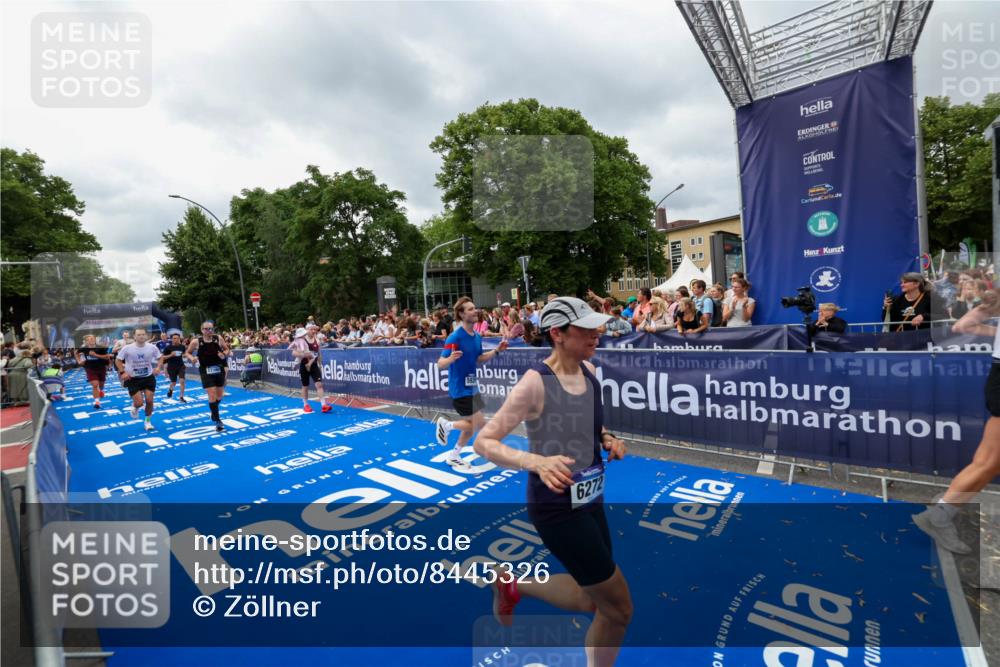 29.06.2025 - hella hamburg halbmarathon Zöllner http://msf.ph/oto/8445326 29.06.2025 10:57:29 Ziel 3435, 5926, 6272, 6281, 6302, 8393, 9727, 12144, 13394, 13664, 15695, 16093, 16830, 17160, 17758, 17828 meine-sportfotos.de