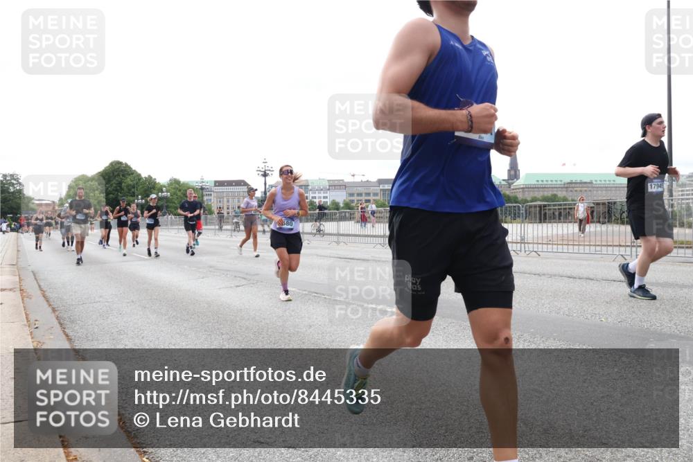29.06.2025 - hella hamburg halbmarathon Lena Gebhardt http://msf.ph/oto/8445335 29.06.2025 10:29:56 Lombardsbrücke 580, 17945, 1063, 1097, 1547, 1661, 1694, 2302, 2699, 3443, 3524, 3573, 3613, 4395, 4580, 5063, 5322, 5350, 6285, 6598, 6616, 6626, 7517, 7832, 8388, 8792, 8941, 9095, 9937, 10162, 10322, 10996, 11249, 11269, 11376, 11444, 11634, 12086, 12216, 12227, 12305, 12504, 12537, 12710, 13031, 13382, 13810, 14304, 15266, 16182, 16306, 16601, 16604, 16659, 16662, 16735, 16769, 17529, 17945, 18385, 18503 meine-sportfotos.de