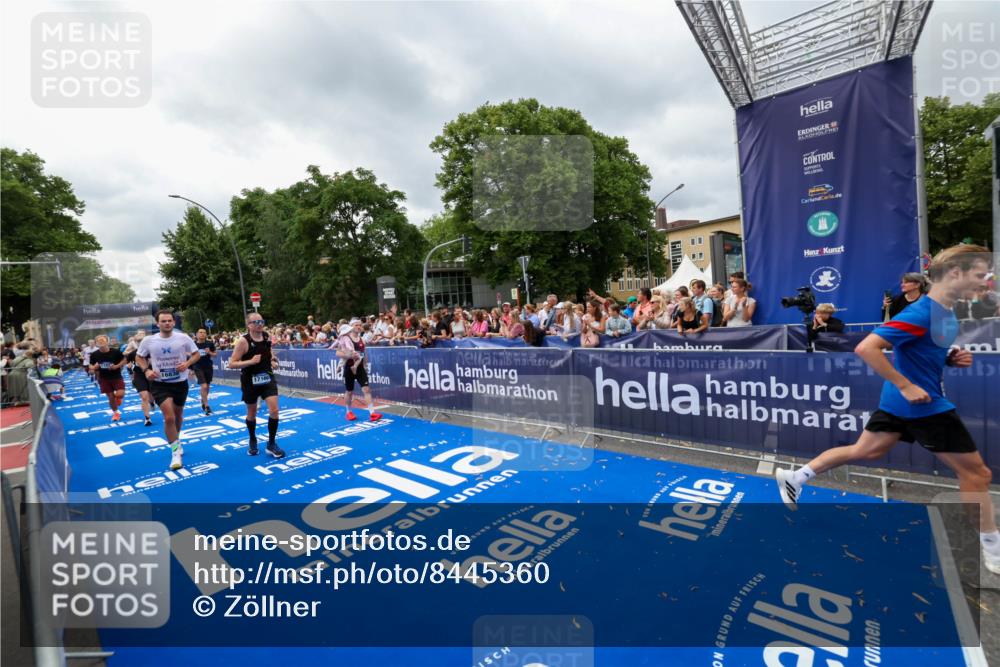 29.06.2025 - hella hamburg halbmarathon Zöllner http://msf.ph/oto/8445360 29.06.2025 10:57:30 Ziel 3435, 5926, 6272, 6281, 6302, 8393, 9727, 12144, 13245, 13394, 15695, 16093, 16830, 17160, 17758, 17828 meine-sportfotos.de