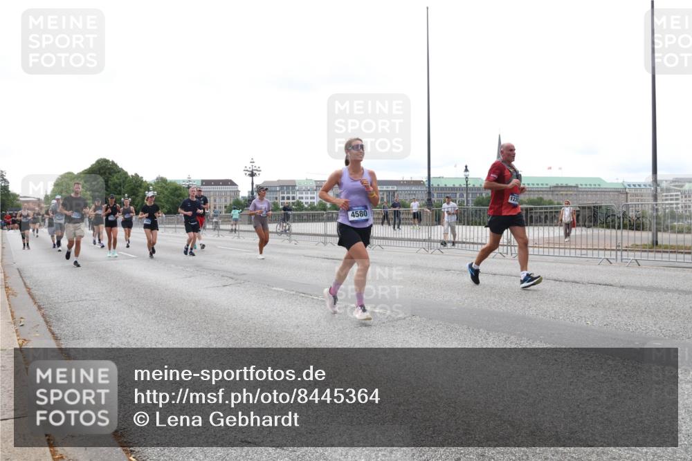29.06.2025 - hella hamburg halbmarathon Lena Gebhardt http://msf.ph/oto/8445364 29.06.2025 10:29:57 Lombardsbrücke 17529, 4580, 123, 1063, 1097, 1547, 1661, 1694, 2302, 2699, 3443, 3524, 3573, 3613, 4395, 4580, 5063, 5322, 5350, 6598, 6616, 6626, 7517, 7832, 8388, 8792, 8941, 9095, 9937, 10162, 10322, 10996, 11249, 11269, 11376, 11444, 11634, 12086, 12216, 12227, 12305, 12504, 12537, 12710, 13031, 13382, 13810, 14304, 15266, 16182, 16306, 16601, 16604, 16659, 16662, 16735, 16769, 17529, 17945, 18046, 18385, 18503 meine-sportfotos.de