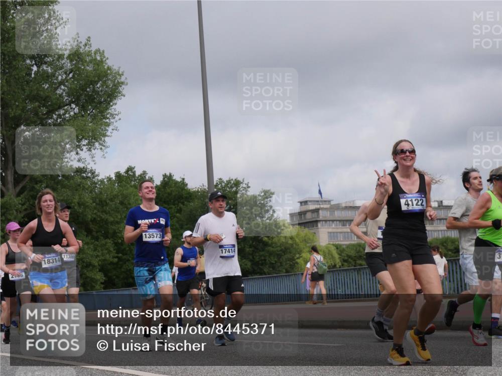 29.06.2025 - hella hamburg halbmarathon Luisa Fischer http://msf.ph/oto/8445371 29.06.2025 10:27:24 Kennedybrücke 18314, 11300, 80, 13573, 17414, 4122, 31, 1005, 1009, 1304, 2108, 2766, 3185, 3579, 4122, 4391, 4597, 5055, 5160, 5661, 7013, 8149, 8676, 8717, 9603, 9715 meine-sportfotos.de