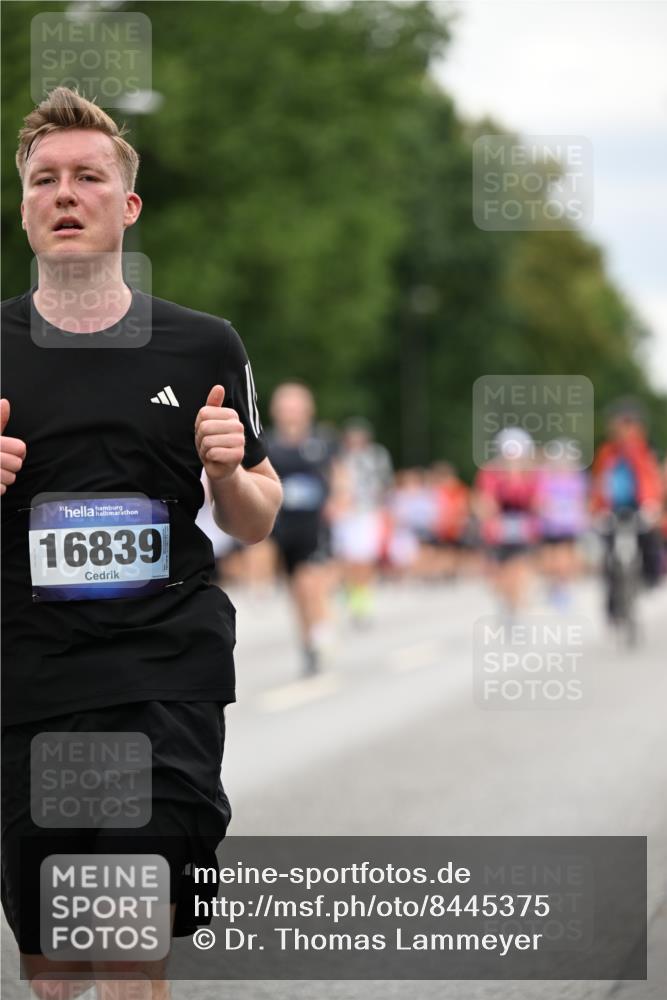 29.06.2025 - hella hamburg halbmarathon Dr. Thomas Lammeyer http://msf.ph/oto/8445375 29.06.2025 10:58:06 Kennedybrücke 1017, 1789, 1900, 1984, 2079, 2146, 2528, 2701, 3226, 4591, 4626, 4801, 5562, 5817, 5857, 6273, 6913, 7068, 7611, 7876, 8189, 8212, 8906, 8924, 9103, 9531, 9545, 9685, 10175, 11390 meine-sportfotos.de
