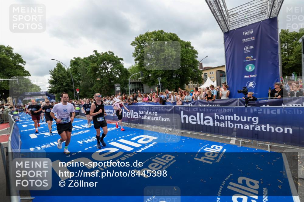 29.06.2025 - hella hamburg halbmarathon Zöllner http://msf.ph/oto/8445398 29.06.2025 10:57:30 Ziel 3435, 5926, 6272, 6281, 6302, 8393, 9727, 12144, 13245, 13394, 15695, 16093, 16830, 17160, 17758, 17828 meine-sportfotos.de