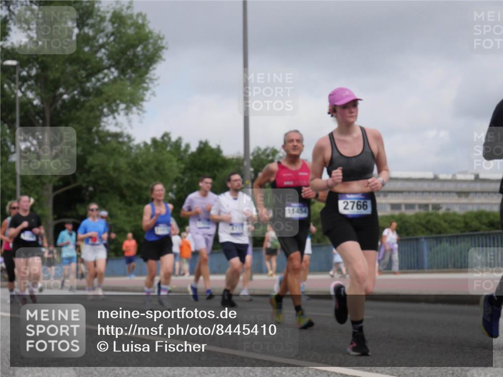 29.06.2025 - hella hamburg halbmarathon Luisa Fischer http://msf.ph/oto/8445410 29.06.2025 10:27:28 Kennedybrücke 11454, 2766, 1005, 1009, 1304, 1545, 2766, 3579, 4122, 4993, 5055, 5160, 8141, 8297, 8676, 8717, 9603 meine-sportfotos.de