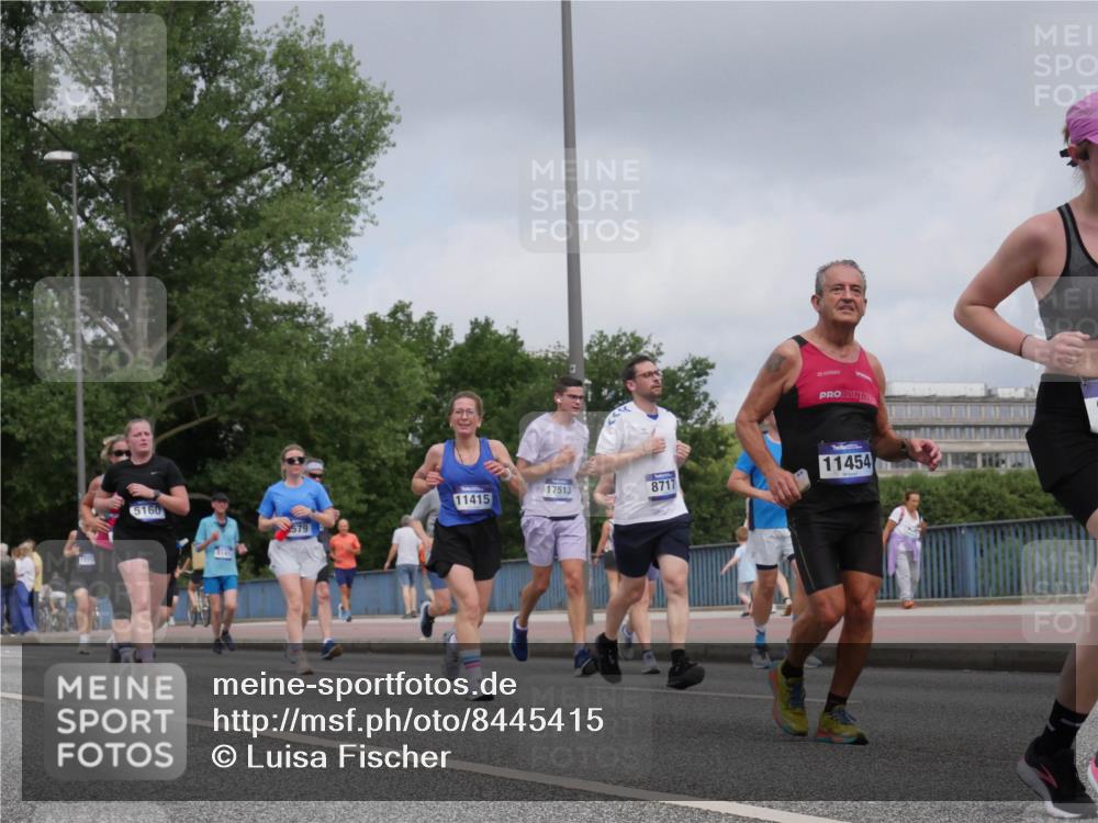 29.06.2025 - hella hamburg halbmarathon Luisa Fischer http://msf.ph/oto/8445415 29.06.2025 10:27:29 Kennedybrücke 5160, 3141, 11415, 17513, 8717, 579, 11454, 1009, 1304, 1545, 2766, 3579, 4993, 5055, 5160, 8141, 8297, 8676, 8717, 9603 meine-sportfotos.de