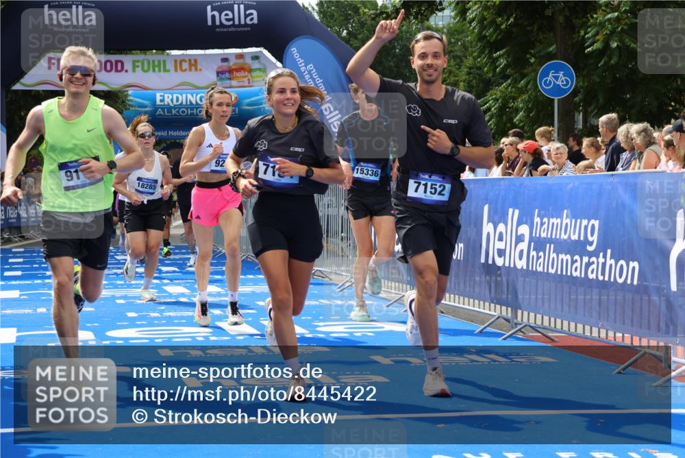 29.06.2025 - hella hamburg halbmarathon Strokosch-Dieckow http://msf.ph/oto/8445422 29.06.2025 10:39:32 Ziel 1343, 1358, 2546, 2972, 4888, 7152, 7154, 8346, 9116, 9265, 11284, 11806, 12372, 14077, 15094, 15336, 15828, 15965, 17215, 17360, 17425, 18154, 18285, 18803 meine-sportfotos.de