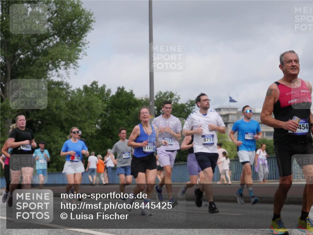 29.06.2025 - hella hamburg halbmarathon Luisa Fischer http://msf.ph/oto/8445425 29.06.2025 10:27:29 Kennedybrücke 5160, 1415, 8717, 1545, 454, 1009, 1304, 1545, 2766, 3579, 4993, 5055, 5160, 8141, 8297, 8676, 8717, 9603 meine-sportfotos.de