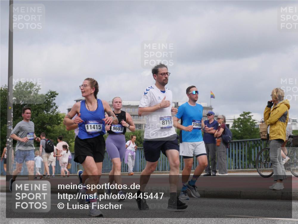 29.06.2025 - hella hamburg halbmarathon Luisa Fischer http://msf.ph/oto/8445447 29.06.2025 10:27:30 Kennedybrücke 18109, 11415, 9603, 8717, 15456, 1545, 2766, 3579, 4993, 5055, 5160, 8141, 8297, 8676, 8717, 9603 meine-sportfotos.de