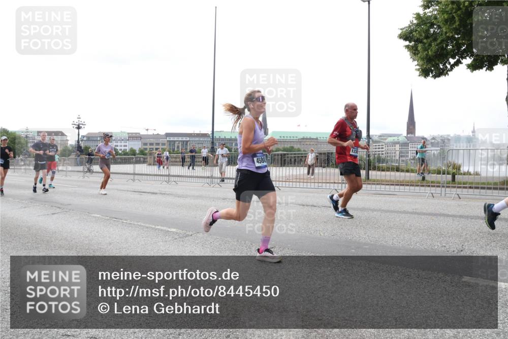 29.06.2025 - hella hamburg halbmarathon Lena Gebhardt http://msf.ph/oto/8445450 29.06.2025 10:29:57 Lombardsbrücke 4580, 1230, 1063, 1097, 1547, 1661, 1694, 2302, 2699, 3443, 3524, 3573, 3613, 4395, 4580, 5063, 5322, 5350, 6598, 6616, 6626, 7517, 7832, 8388, 8792, 8941, 9095, 9937, 10162, 10322, 10996, 11249, 11269, 11376, 11444, 11634, 12086, 12216, 12227, 12305, 12504, 12537, 12710, 13031, 13382, 13810, 14304, 15266, 16182, 16306, 16601, 16604, 16659, 16662, 16735, 16769, 17529, 17945, 18046, 18385, 18503 meine-sportfotos.de