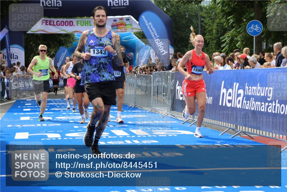 29.06.2025 - hella hamburg halbmarathon Strokosch-Dieckow http://msf.ph/oto/8445451 29.06.2025 10:39:30 Ziel 1343, 2546, 2972, 6152, 7152, 7154, 8346, 9116, 9265, 11284, 11806, 12335, 12372, 14077, 15013, 15094, 15336, 15828, 15965, 17215, 17360, 18154, 18285, 18803 meine-sportfotos.de