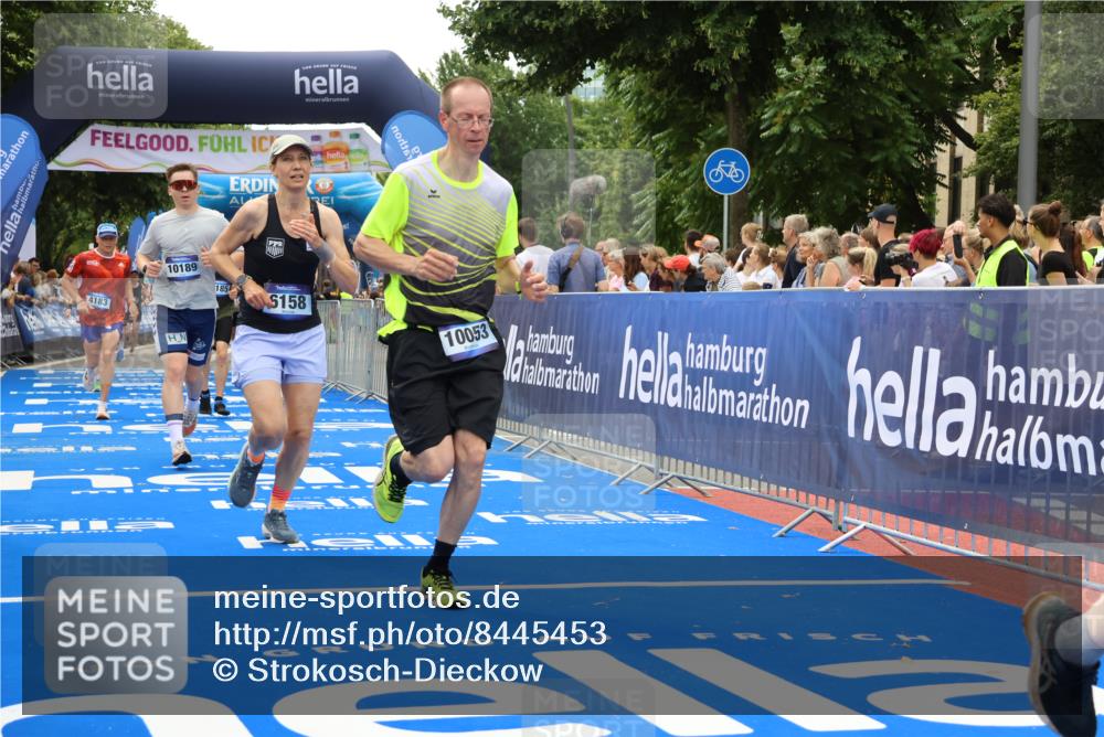 29.06.2025 - hella hamburg halbmarathon Strokosch-Dieckow http://msf.ph/oto/8445453 29.06.2025 10:49:17 Ziel 2013, 4183, 4185, 6158, 8112, 9348, 10053, 10189, 11819, 12670, 13450, 14526, 15422, 15523, 15784, 15894, 15966, 16369, 16731 meine-sportfotos.de