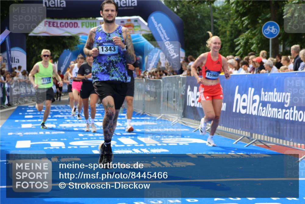 29.06.2025 - hella hamburg halbmarathon Strokosch-Dieckow http://msf.ph/oto/8445466 29.06.2025 10:39:30 Ziel 1343, 2546, 2972, 6152, 7152, 7154, 8346, 9116, 9265, 11284, 11806, 12335, 12372, 14077, 15013, 15094, 15336, 15828, 15965, 17215, 17360, 18154, 18285, 18803 meine-sportfotos.de