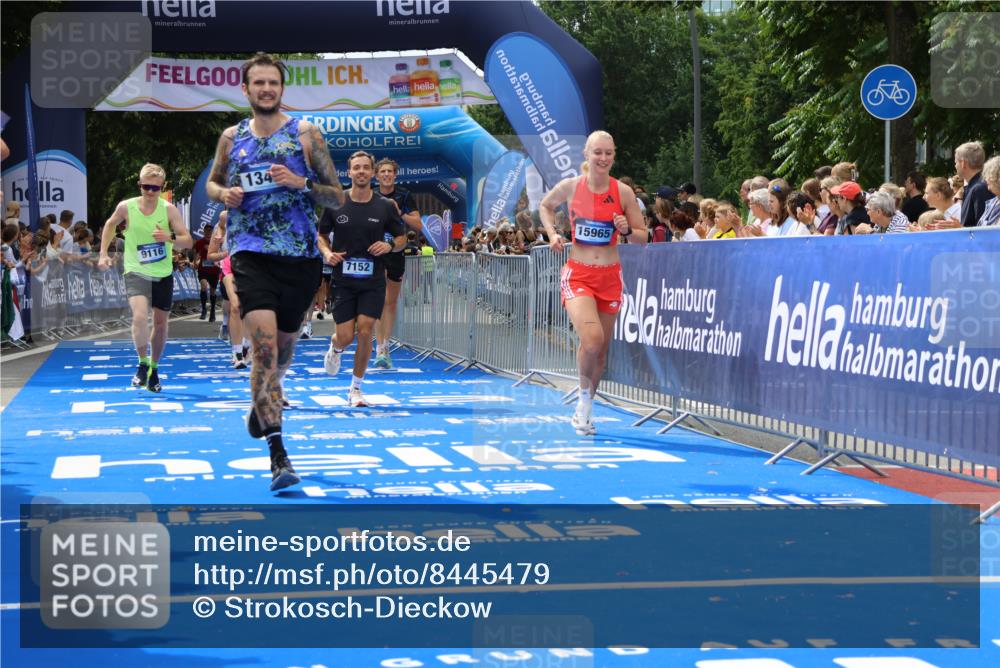 29.06.2025 - hella hamburg halbmarathon Strokosch-Dieckow http://msf.ph/oto/8445479 29.06.2025 10:39:29 Ziel 1343, 2546, 2972, 6152, 7152, 7154, 8346, 9116, 9265, 11806, 12335, 12372, 14077, 15013, 15336, 15828, 15965, 17215, 17360, 18154, 18285, 18803 meine-sportfotos.de