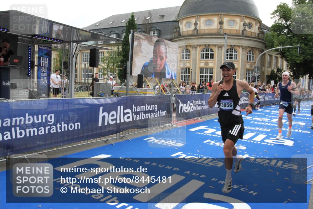 29.06.2025 - hella hamburg halbmarathon Michael Strokosch http://msf.ph/oto/8445481 29.06.2025 10:27:06 Ziel 12641, 13780, 13956, 14828, 15671, 19050 meine-sportfotos.de