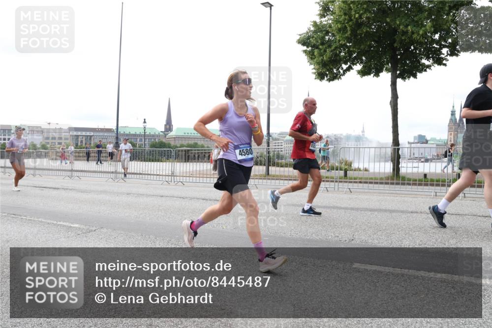 29.06.2025 - hella hamburg halbmarathon Lena Gebhardt http://msf.ph/oto/8445487 29.06.2025 10:29:57 Lombardsbrücke 4580, 12, 1063, 1097, 1547, 1661, 1694, 2302, 2699, 3443, 3524, 3573, 3613, 4395, 4580, 5063, 5322, 5350, 6598, 6616, 6626, 7517, 7832, 8388, 8792, 8941, 9095, 9937, 10162, 10322, 10996, 11249, 11269, 11376, 11444, 11634, 12086, 12216, 12227, 12305, 12504, 12537, 12710, 13031, 13382, 13810, 14304, 15266, 16182, 16306, 16601, 16604, 16659, 16662, 16735, 16769, 17529, 17945, 18046, 18385, 18503 meine-sportfotos.de