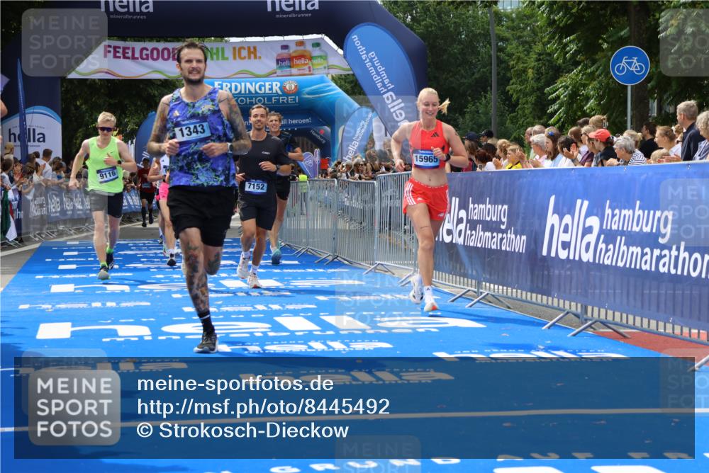 29.06.2025 - hella hamburg halbmarathon Strokosch-Dieckow http://msf.ph/oto/8445492 29.06.2025 10:39:29 Ziel 1343, 2546, 2972, 6152, 7152, 7154, 8346, 9116, 9265, 11806, 12335, 12372, 14077, 15013, 15336, 15828, 15965, 17215, 17360, 18154, 18285, 18803 meine-sportfotos.de
