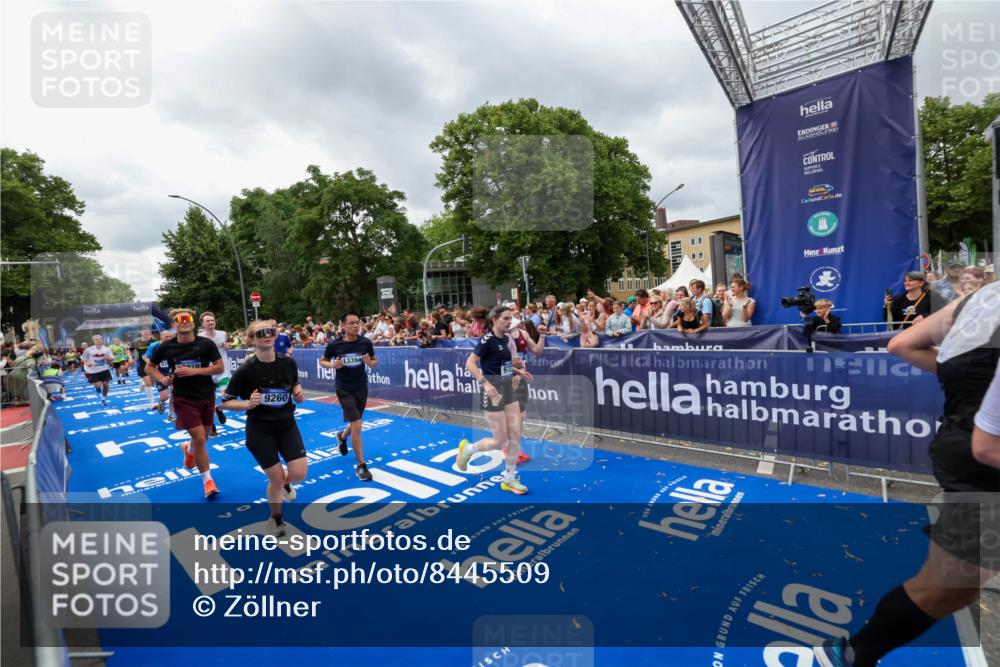 29.06.2025 - hella hamburg halbmarathon Zöllner http://msf.ph/oto/8445509 29.06.2025 10:57:32 Ziel 2236, 3435, 4502, 5015, 5134, 5728, 6281, 6302, 8393, 9727, 12144, 13245, 13394, 15695, 16093, 16830, 17160, 17758, 17828 meine-sportfotos.de