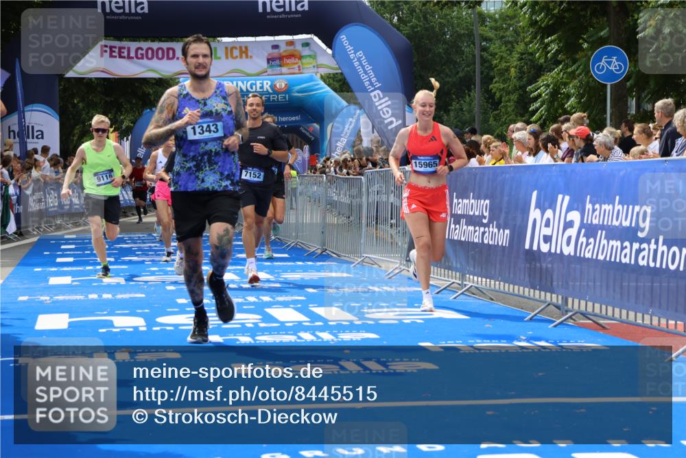 29.06.2025 - hella hamburg halbmarathon Strokosch-Dieckow http://msf.ph/oto/8445515 29.06.2025 10:39:29 Ziel 1343, 2546, 2972, 6152, 7152, 7154, 8346, 9116, 9265, 11806, 12335, 12372, 14077, 15013, 15336, 15828, 15965, 17215, 17360, 18154, 18285, 18803 meine-sportfotos.de