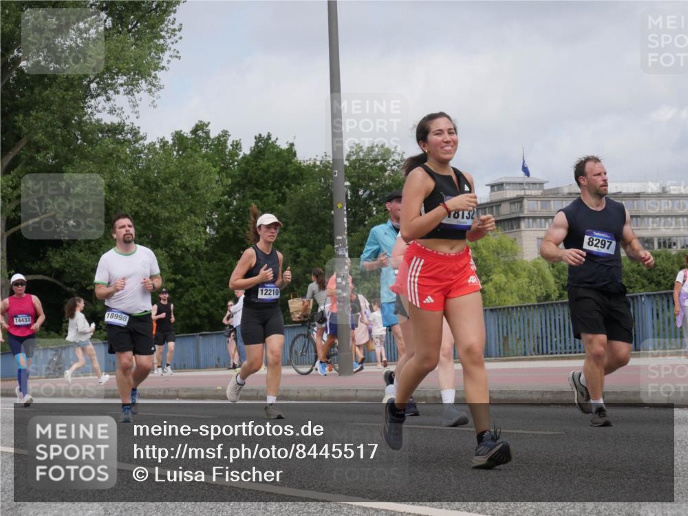 29.06.2025 - hella hamburg halbmarathon Luisa Fischer http://msf.ph/oto/8445517 29.06.2025 10:27:34 Kennedybrücke 14433, 18998, 12210, 18132, 8297, 1545, 3579, 4646, 4993, 5055, 5160, 5258, 5260, 8141, 8297, 8717, 9603 meine-sportfotos.de
