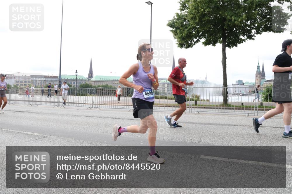 29.06.2025 - hella hamburg halbmarathon Lena Gebhardt http://msf.ph/oto/8445520 29.06.2025 10:29:58 Lombardsbrücke 4580, 1063, 1097, 1547, 1661, 1694, 2302, 2699, 3443, 3524, 3573, 3613, 4395, 4580, 5063, 5322, 5350, 6598, 6616, 6626, 7517, 7832, 8388, 8792, 8941, 9095, 9937, 10162, 10322, 10996, 11249, 11269, 11376, 11444, 11634, 12086, 12216, 12227, 12305, 12504, 12537, 12710, 13031, 13382, 13810, 14304, 15266, 16182, 16306, 16601, 16604, 16662, 16735, 16769, 17529, 17945, 18046, 18385, 18503 meine-sportfotos.de
