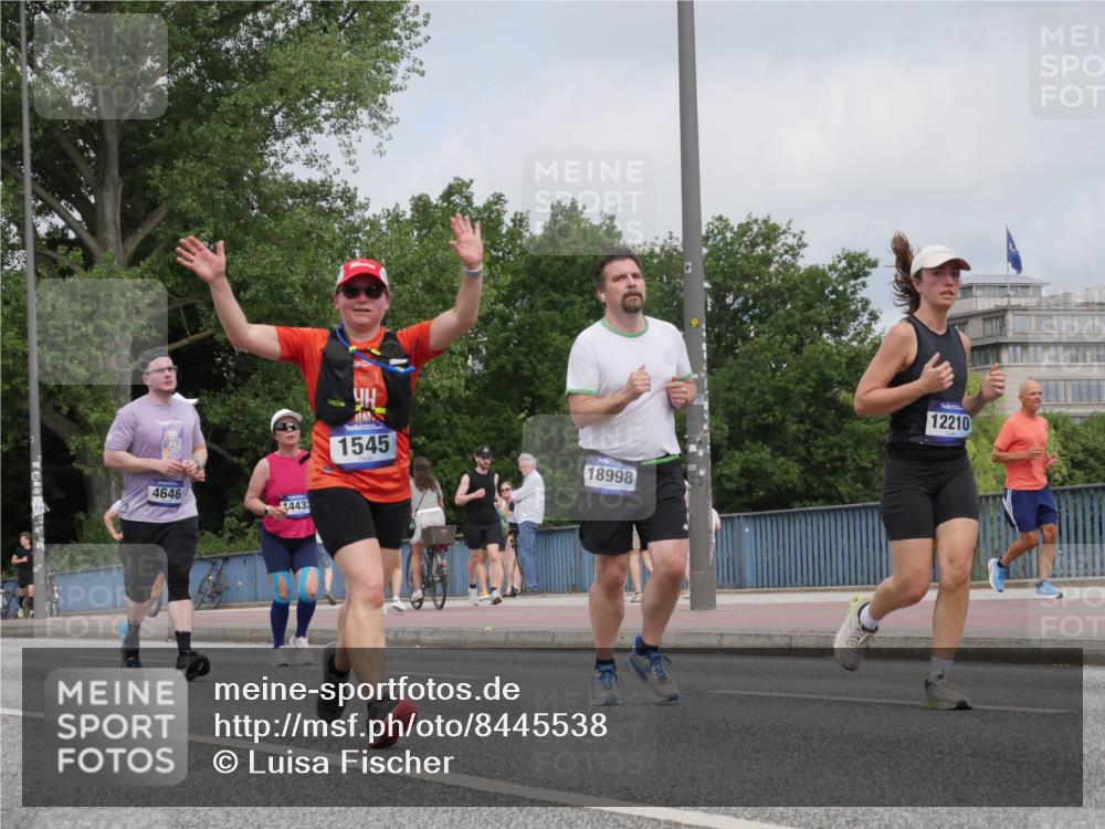 29.06.2025 - hella hamburg halbmarathon Luisa Fischer http://msf.ph/oto/8445538 29.06.2025 10:27:35 Kennedybrücke 4646, 14433, 1545, 18998, 12210, 1545, 3579, 4646, 4993, 5055, 5160, 5258, 5260, 8141, 8297, 8717, 9603 meine-sportfotos.de