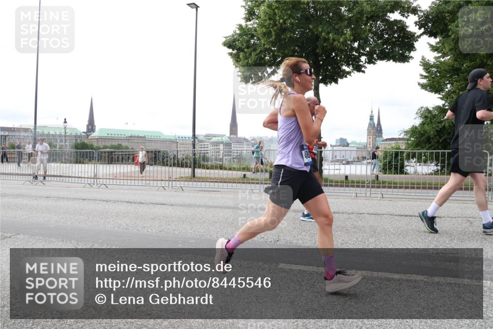 29.06.2025 - hella hamburg halbmarathon Lena Gebhardt http://msf.ph/oto/8445546 29.06.2025 10:29:58 Lombardsbrücke 1063, 1097, 1547, 1661, 1694, 2302, 2699, 3443, 3524, 3573, 3613, 4395, 4580, 5063, 5322, 5350, 6598, 6616, 6626, 7517, 7832, 8388, 8792, 8941, 9095, 9937, 10162, 10322, 10996, 11249, 11269, 11376, 11444, 11634, 12086, 12216, 12227, 12305, 12504, 12537, 12710, 13031, 13382, 13810, 14304, 15266, 16182, 16306, 16601, 16604, 16662, 16735, 16769, 17529, 17945, 18046, 18385, 18503 meine-sportfotos.de