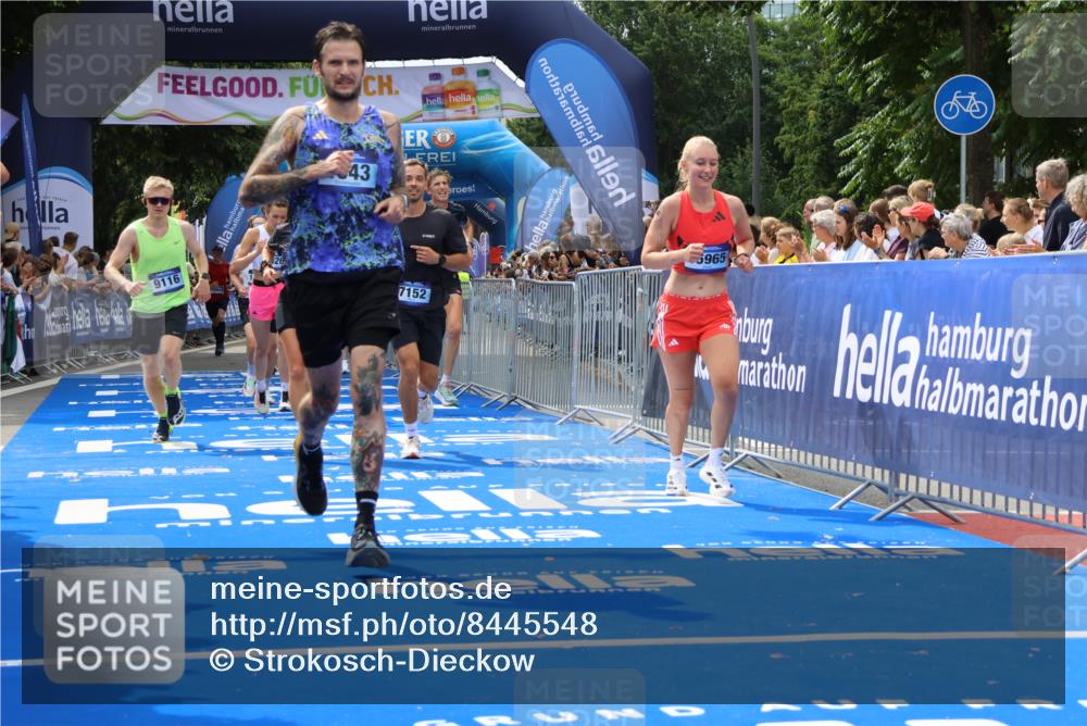 29.06.2025 - hella hamburg halbmarathon Strokosch-Dieckow http://msf.ph/oto/8445548 29.06.2025 10:39:30 Ziel 1343, 2546, 2972, 6152, 7152, 7154, 8346, 9116, 9265, 11284, 11806, 12335, 12372, 14077, 15013, 15094, 15336, 15828, 15965, 17215, 17360, 18154, 18285, 18803 meine-sportfotos.de