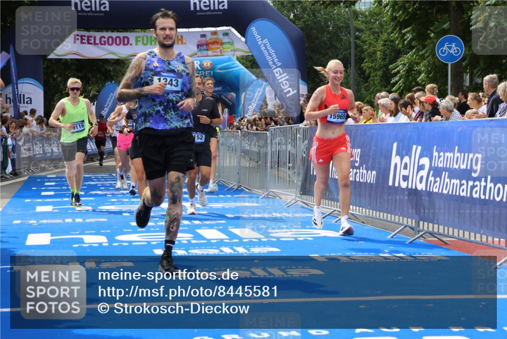 29.06.2025 - hella hamburg halbmarathon Strokosch-Dieckow http://msf.ph/oto/8445581 29.06.2025 10:39:30 Ziel 1343, 2546, 2972, 6152, 7152, 7154, 8346, 9116, 9265, 11284, 11806, 12335, 12372, 14077, 15013, 15094, 15336, 15828, 15965, 17215, 17360, 18154, 18285, 18803 meine-sportfotos.de