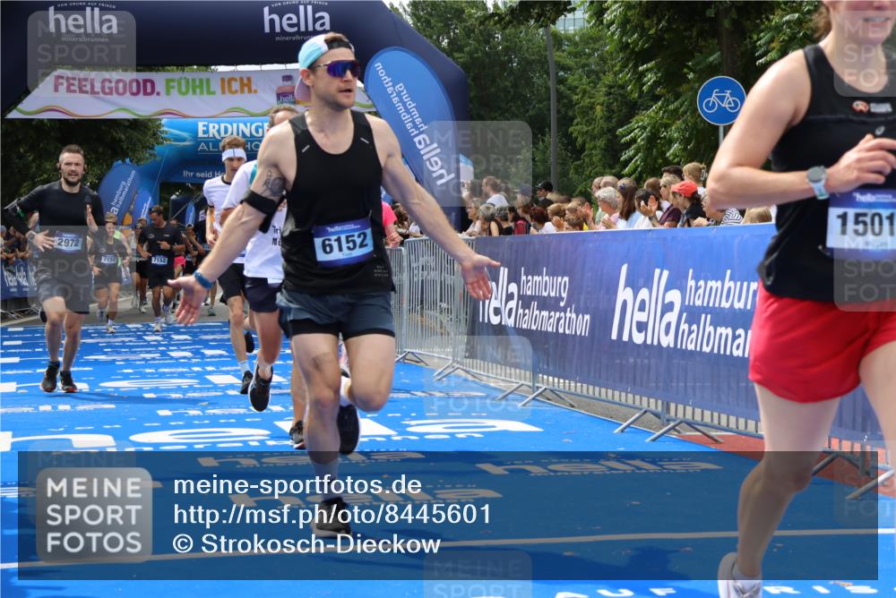 29.06.2025 - hella hamburg halbmarathon Strokosch-Dieckow http://msf.ph/oto/8445601 29.06.2025 10:39:25 Ziel 1343, 2546, 2972, 6037, 6152, 7152, 7154, 8346, 9116, 9265, 12335, 12372, 14359, 15013, 15336, 15866, 15965 meine-sportfotos.de