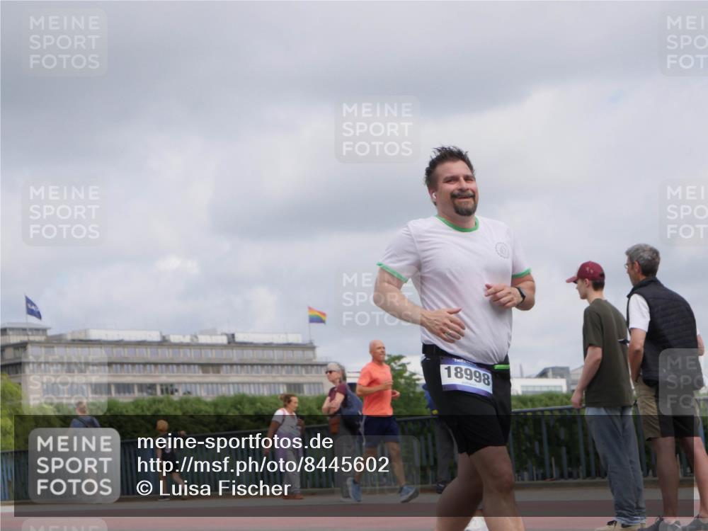 29.06.2025 - hella hamburg halbmarathon Luisa Fischer http://msf.ph/oto/8445602 29.06.2025 10:27:38 Kennedybrücke 18998, 1545, 4646, 4993, 5039, 5258, 5260, 5954, 8141, 8297, 8918, 8920 meine-sportfotos.de