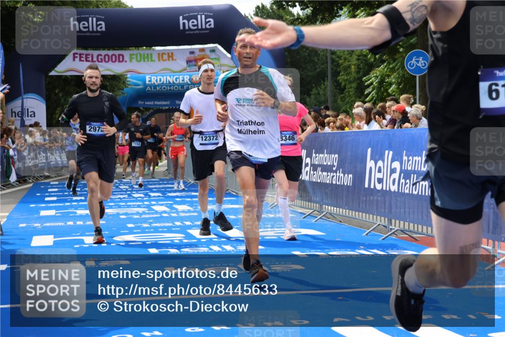29.06.2025 - hella hamburg halbmarathon Strokosch-Dieckow http://msf.ph/oto/8445633 29.06.2025 10:39:26 Ziel 1343, 2546, 2972, 6037, 6152, 7152, 7154, 8346, 9116, 9265, 12335, 12372, 14359, 15013, 15336, 15828, 15866, 15965, 18285 meine-sportfotos.de