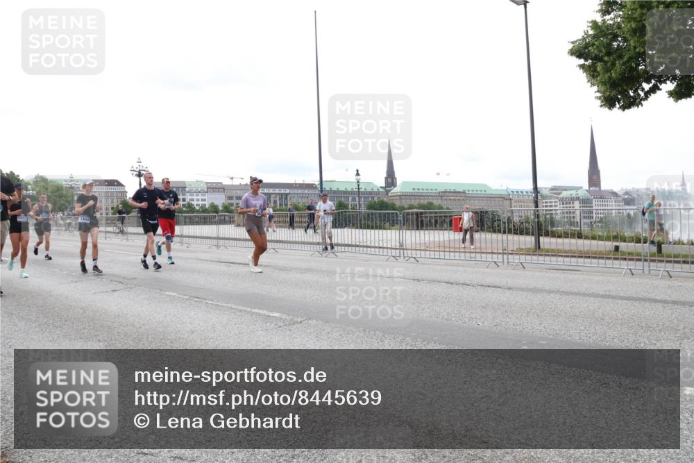 29.06.2025 - hella hamburg halbmarathon Lena Gebhardt http://msf.ph/oto/8445639 29.06.2025 10:29:58 Lombardsbrücke 125, 1444, 1063, 1097, 1547, 1661, 1694, 2302, 2699, 3443, 3524, 3573, 3613, 4395, 4580, 5063, 5322, 5350, 6598, 6616, 6626, 7517, 7832, 8388, 8792, 8941, 9095, 9937, 10162, 10322, 10996, 11249, 11269, 11376, 11444, 11634, 12086, 12216, 12227, 12305, 12504, 12537, 12710, 13031, 13382, 13810, 14304, 15266, 16182, 16306, 16601, 16604, 16662, 16735, 16769, 17529, 17945, 18046, 18385, 18503 meine-sportfotos.de