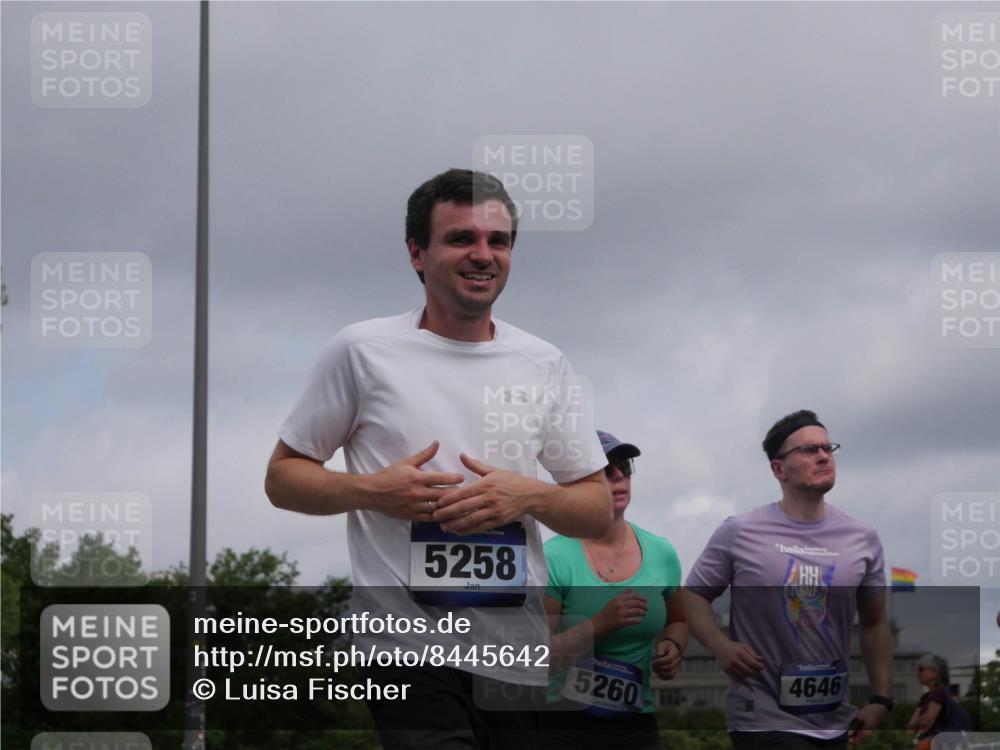 29.06.2025 - hella hamburg halbmarathon Luisa Fischer http://msf.ph/oto/8445642 29.06.2025 10:27:40 Kennedybrücke 5258, 5260, 4646, 1545, 4162, 4646, 5039, 5258, 5260, 5954, 7426, 8141, 8187, 8918, 8920 meine-sportfotos.de