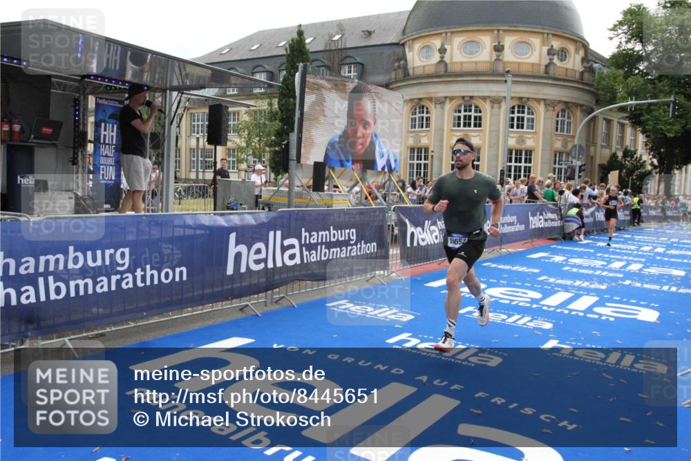 29.06.2025 - hella hamburg halbmarathon Michael Strokosch http://msf.ph/oto/8445651 29.06.2025 10:27:16 Ziel 9097, 15583 meine-sportfotos.de