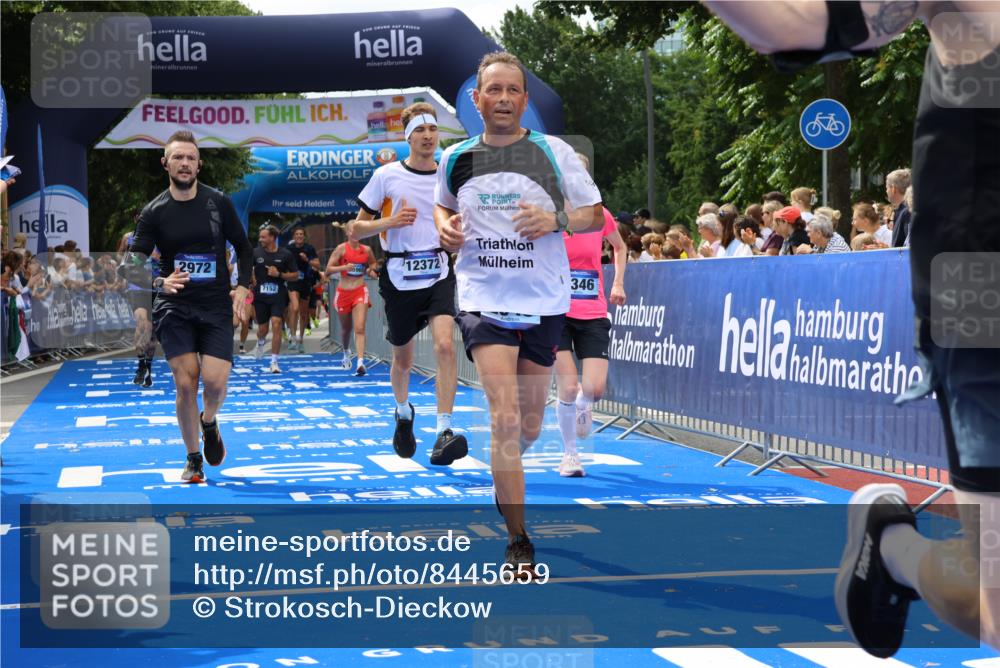 29.06.2025 - hella hamburg halbmarathon Strokosch-Dieckow http://msf.ph/oto/8445659 29.06.2025 10:39:26 Ziel 1343, 2546, 2972, 6037, 6152, 7152, 7154, 8346, 9116, 9265, 12335, 12372, 14359, 15013, 15336, 15828, 15866, 15965, 18285 meine-sportfotos.de
