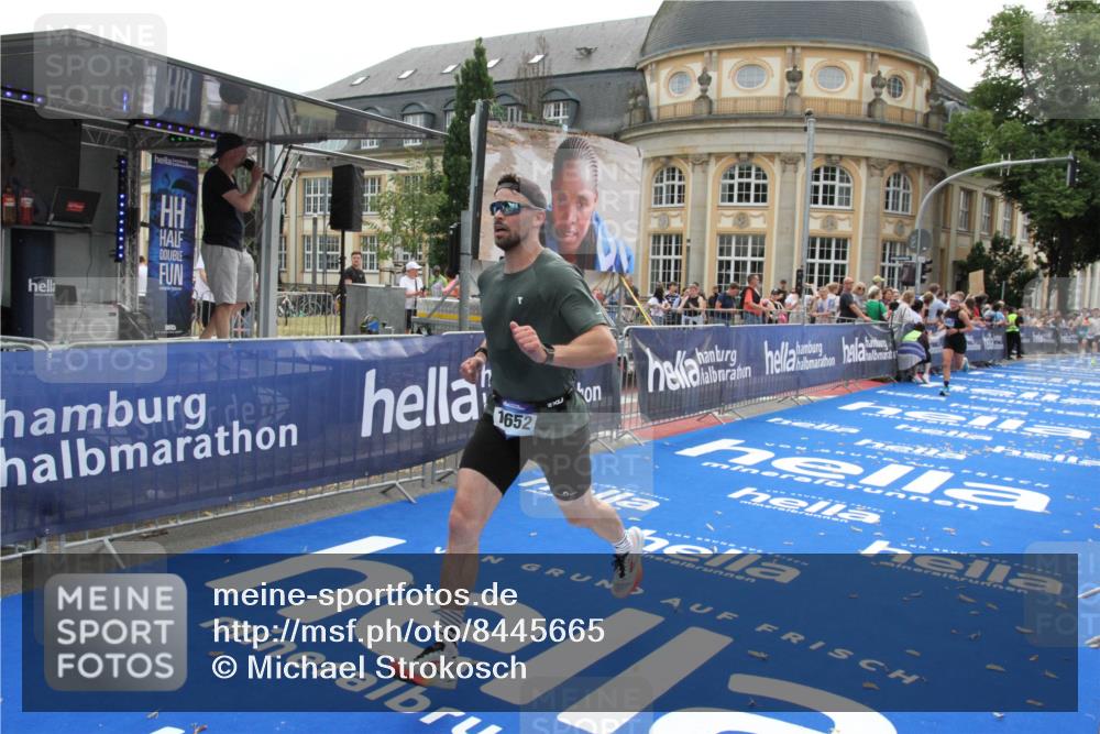 29.06.2025 - hella hamburg halbmarathon Michael Strokosch http://msf.ph/oto/8445665 29.06.2025 10:27:16 Ziel 9097, 15583 meine-sportfotos.de